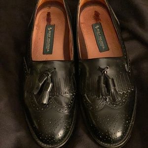 Men’s black leather loafer with tassels. 10.5 M
